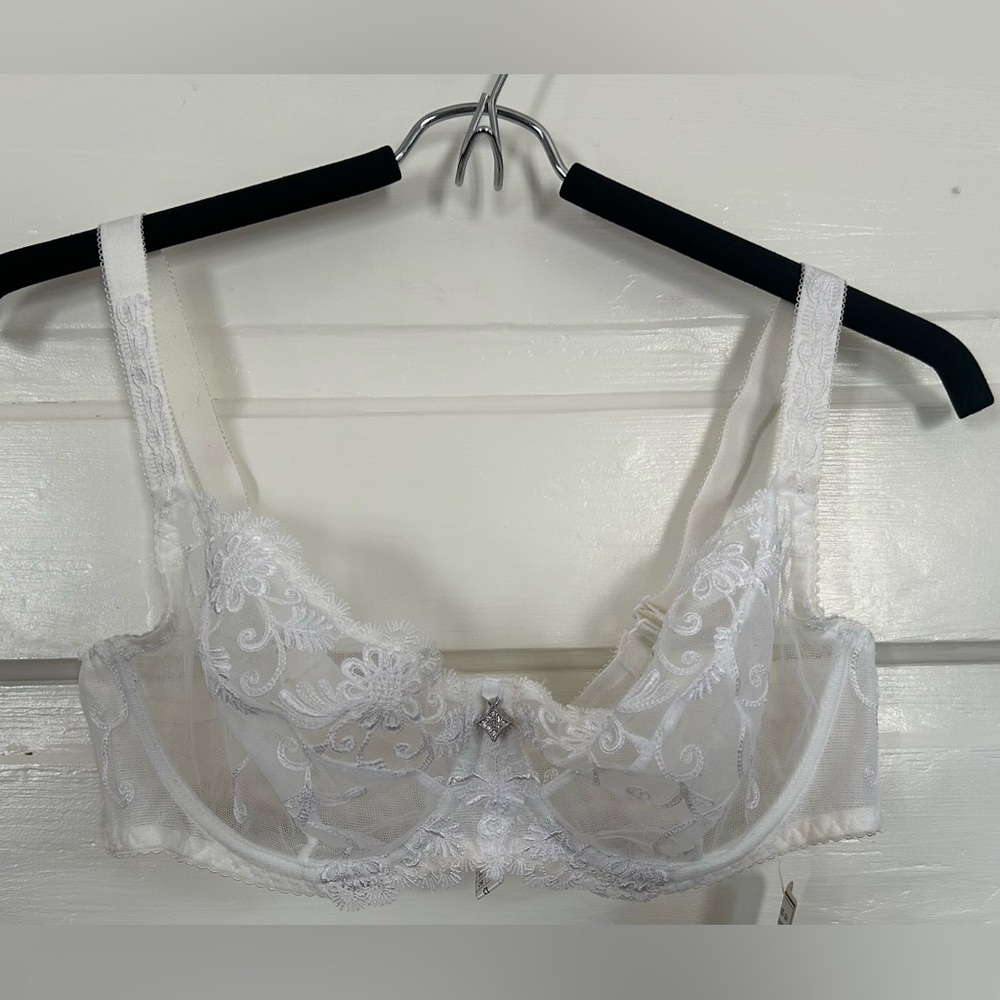 Wisemann Elegant Lace Bra with Floral Embroidery, size 36D